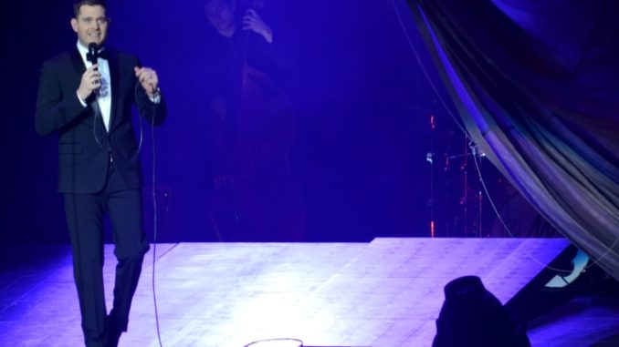 Michael Bublé na koncertě v pražské 02 Areně (2014) - (photo Jiří Krušina) 2