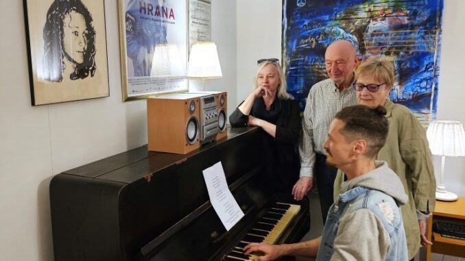 00 Mirka Brezovská, Ali Brezovský, Vlasta Brezovská, Matúš Uhliarik (foto Ján Pallo) k